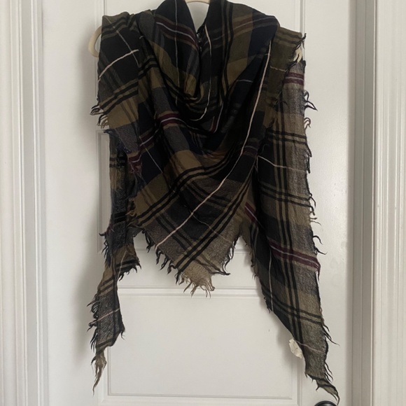 Aritzia Wilfred Triangle Wool Scarf - Picture 2 of 4